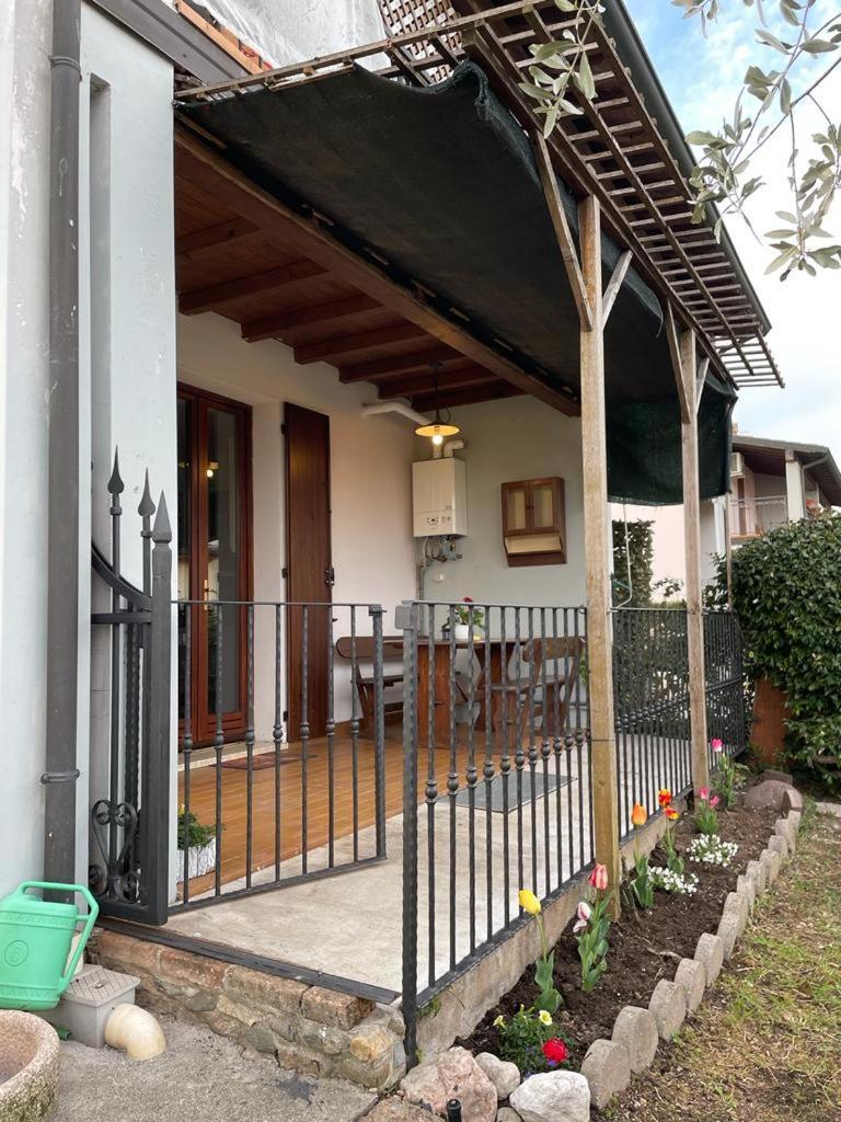فيلا Casa Laghetto Castellaro  الغرفة الصورة